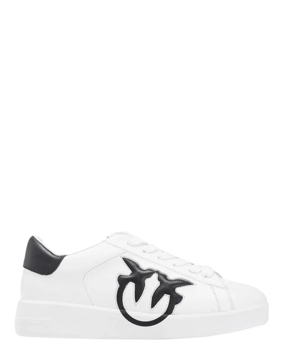 Flat sneakers logo