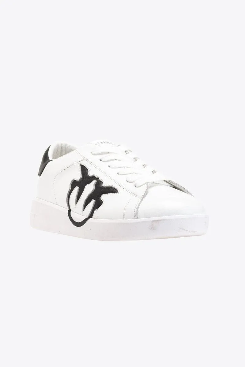 Flat sneakers logo