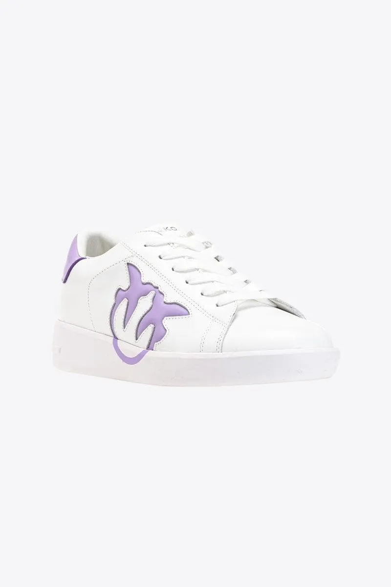 Flat sneakers logo